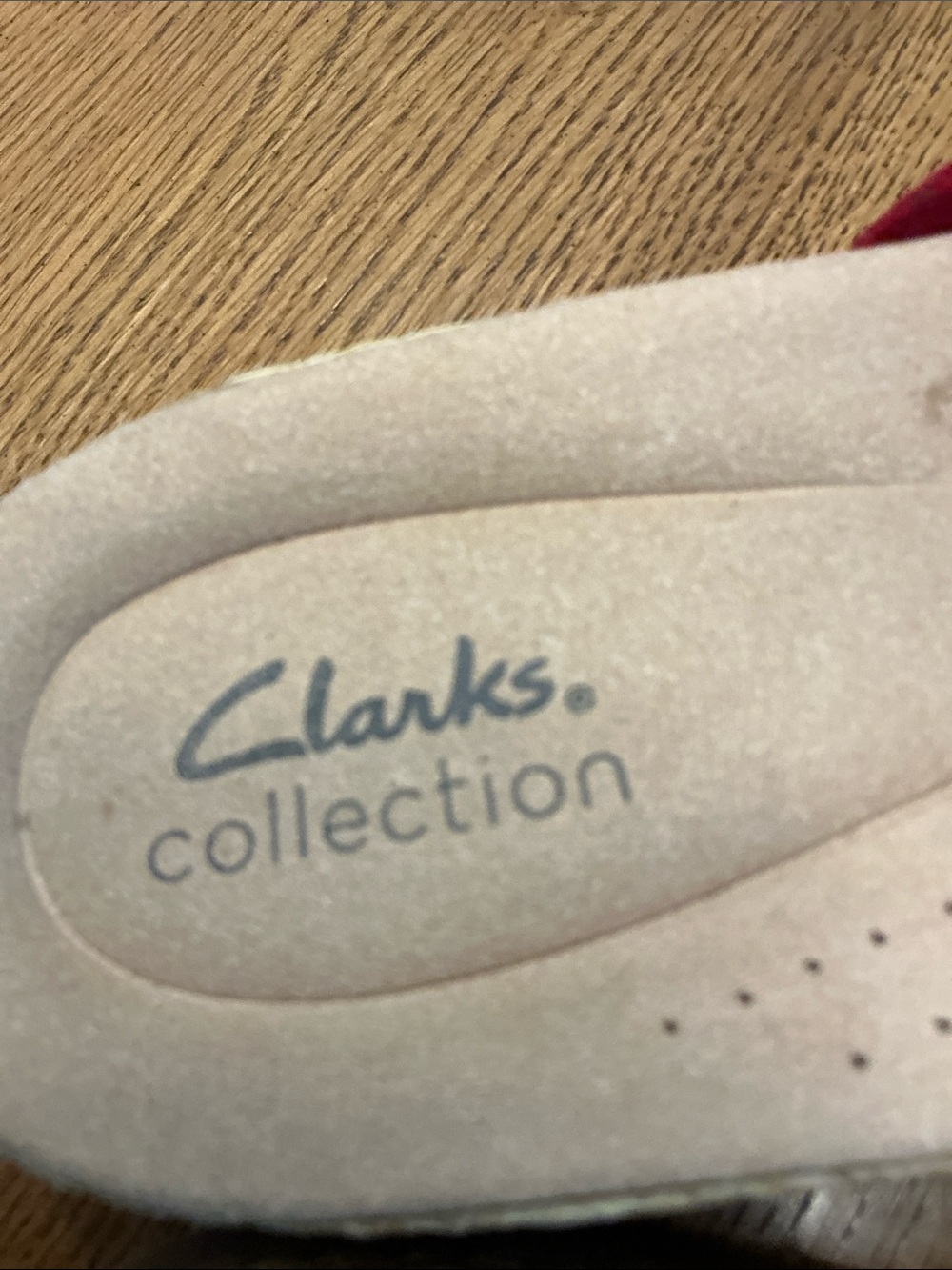 Woman’s Clarks Red Cross strap sandal. Size 10. Gold buckle is adjustable. Cute - Picture 5 of 9
